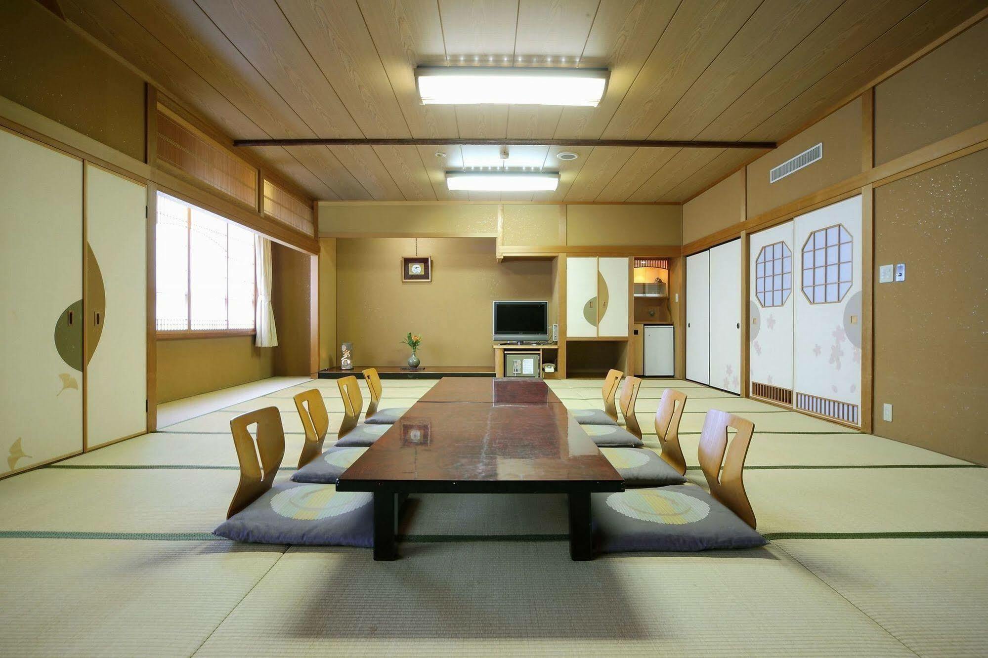 Awara Onsen Hot Spring Koubou Gurabaatei Hotel Exterior photo
