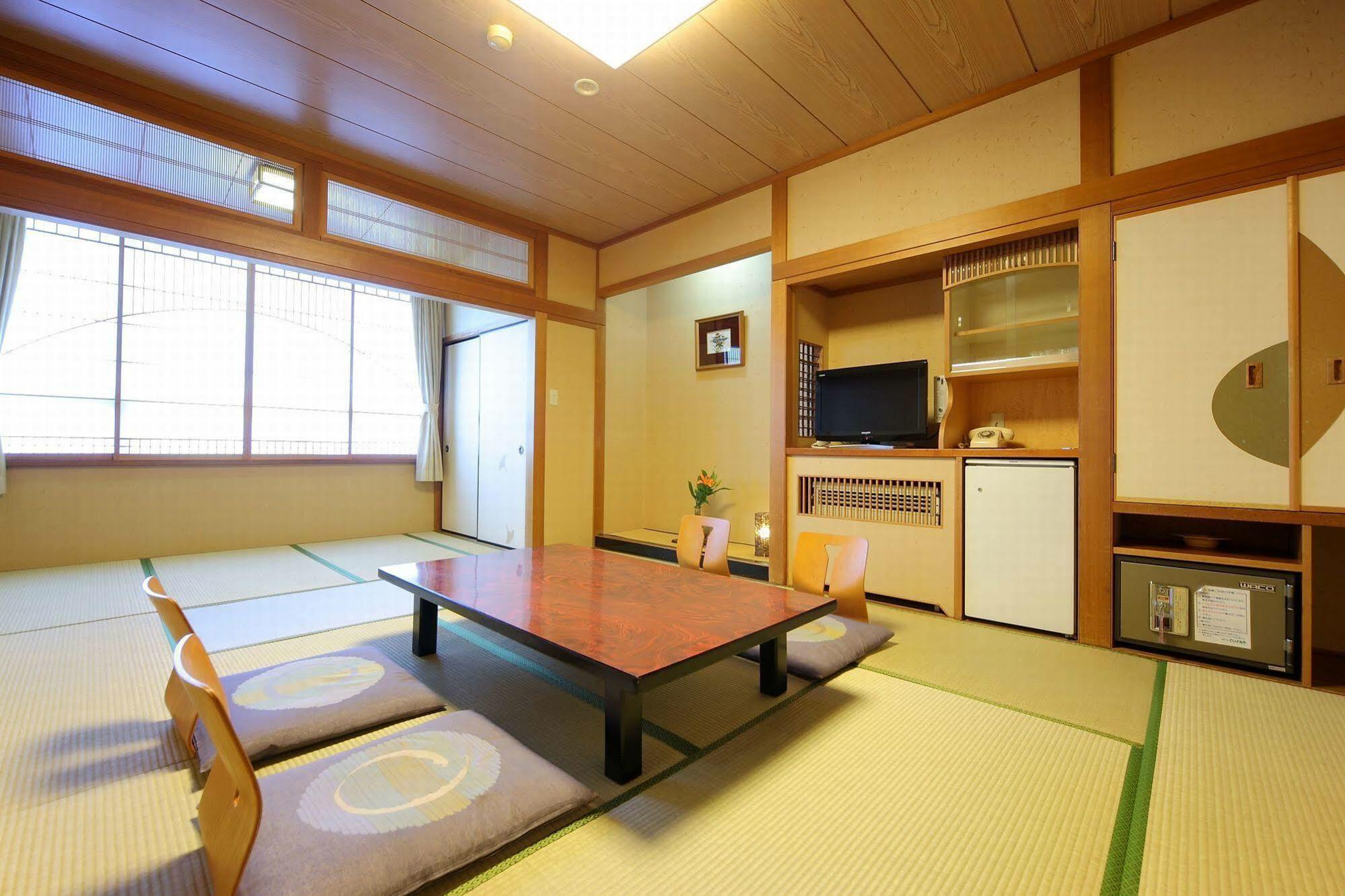 Awara Onsen Hot Spring Koubou Gurabaatei Hotel Exterior photo